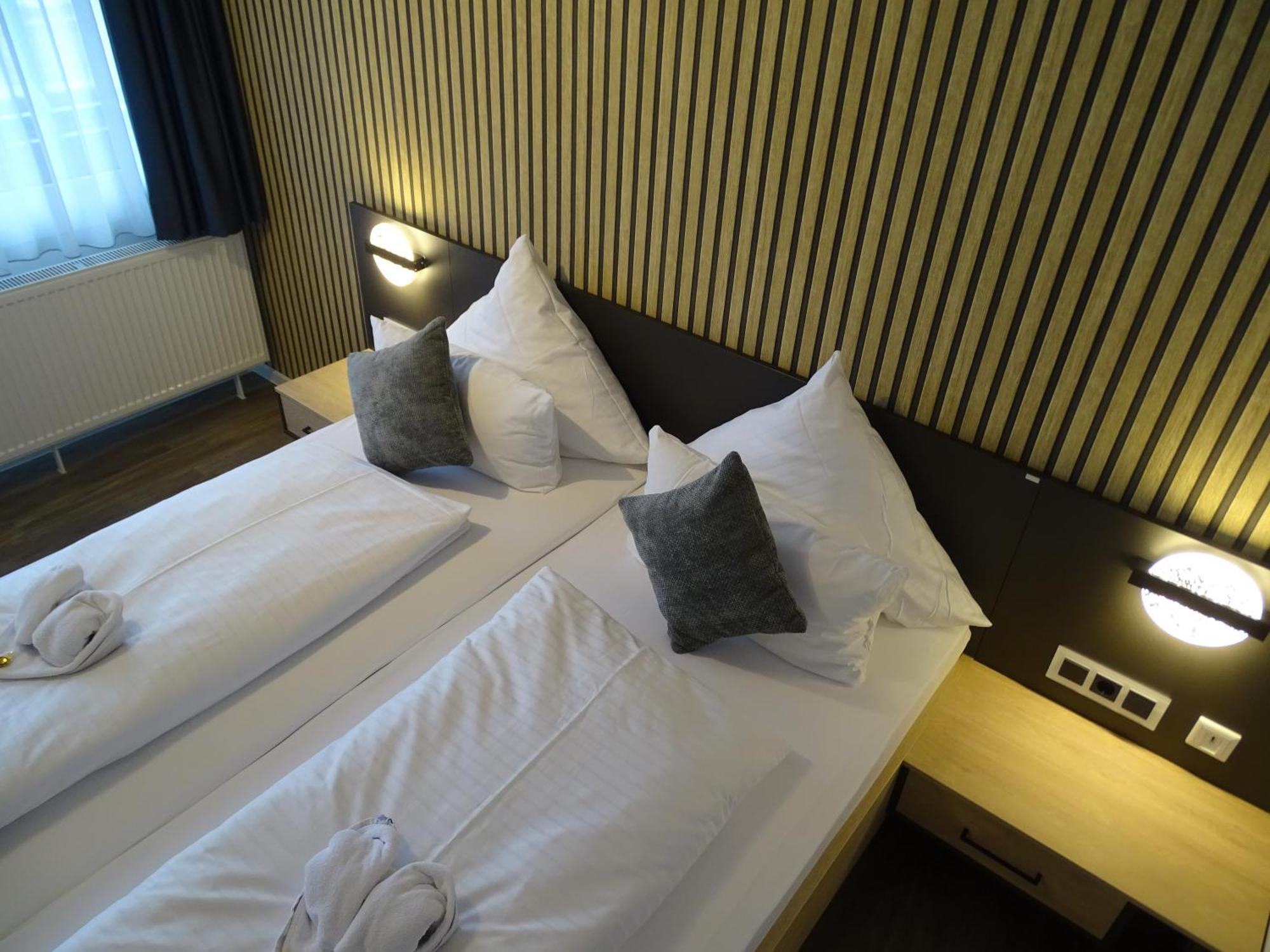 Hotel Zur Therme 바트베스테른코텐 외부 사진